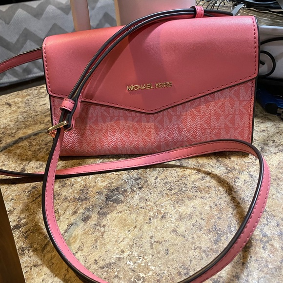 Michael Kors - Picture 2 of 6